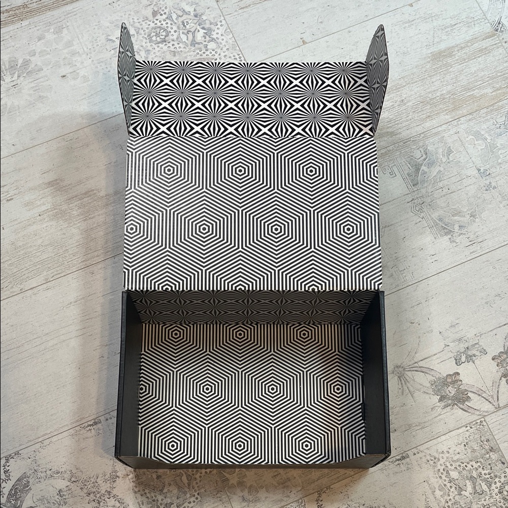 Loot Crate Optical Illusion Empty Box